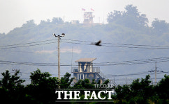 [TF포토] 긴장감 속 마주보고 선 남북한 초소