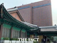 [TF현장] 서경배 장녀 서민정 약혼식…신라호텔 영빈관 삼엄