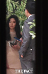 [TF사진관] 아모레 서민정·보광 홍정환 약혼…삼성家까지 총출동
