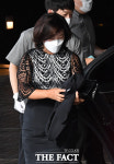 [TF포토] 결혼식장 들어서는 정성이 이노션 고문