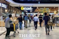 외부인사 vs 내부인사…마트업계 다른 선택의 결과는?