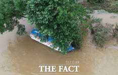 [TF사진관] 의암댐 사고 경찰정 발견…실종자 5명 수색