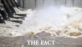 [TF사진관] 거대한 물줄기 뿜는 의암댐