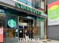 스타벅스 산본점, 20대 직원 확진에 폐쇄…10명 자가격리