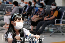 [TF사진관] 온통 마스크 쓴 시민들 실내외 착용 필수!