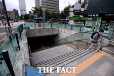 [TF포토] 출근시간대에도 한산한 광화문역