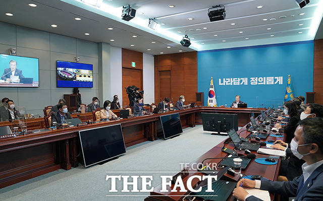 이재명 대통령, 취임 이틀째 국무회의 주재…국민 중심으로 최선 다하겠다