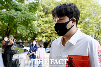 [TF사진관] 김호중 '손 흔들며 사회복무요원 출근!'