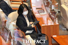 [TF사진관] 대정부질문 최대 이슈가 된 추미애 장관 자녀 군복무 특혜 의혹