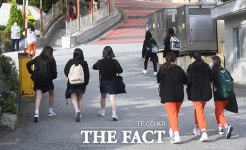 [TF포토] 오랜만에 활기 찾은 학교