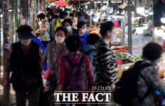 [TF사진관] 추석 앞두고 전통시장 찾은 시민들