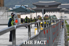 [TF사진관] 개천절 집회 우려에… 추석에도 경계서는 경찰