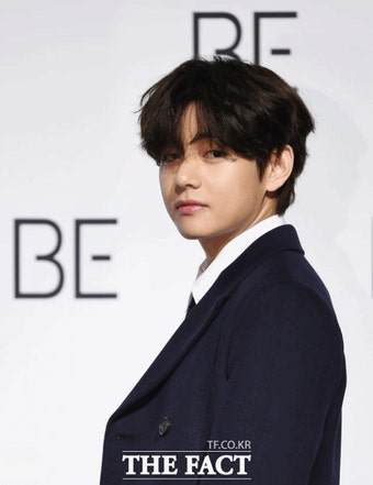 [TF움짤뉴스] 방탄소년단, 심플한 슈트로 남성美 물씬