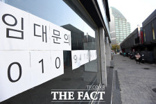 [TF사진관] 임대 아니면 폐점…코로나19로 임대 거리된 이대 거리