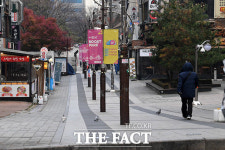 [TF사진관] 계속되는 코로나19 확산세…인적 드문 로데오거리