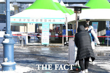 [TF사진관] 단축운영 시작한 코로나19 임시 선별진료소