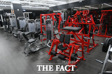 [TF포토] 아동 회원없이 한산한 헬스장