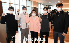 [TF포토] 피트니스 센터 방문한 나경원