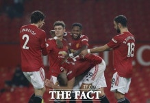 맨유 대폭발, 사우스햄튼 9-0 대파...EPL 선두 경쟁 가속