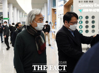 윤정희 방치 진실은?... 귀국하며 입 연 백건우 [TF사진관]