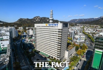 '박원순 피해자 실명 노출' 김민웅 교수 경찰 출석
