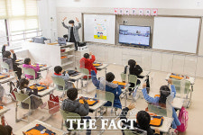 코로나19로 간소화된 입학식 [TF사진관]