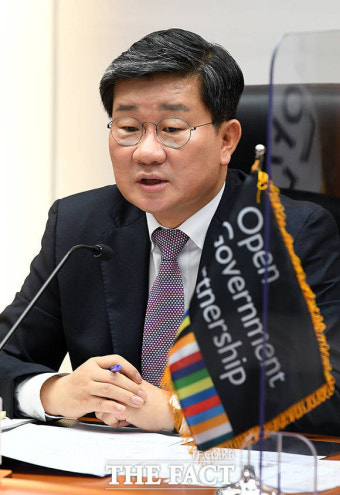 OGP(열린정부파트너십)의장단 영상면담하는 전해철 행안부 장관 [TF사진관]