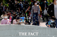 비눗방울 총쏘기 빵야~ [포토]