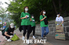 뛰면서 주워요!…세계 환경의날 맞이, 그린워킹 캠페인 [TF사진관]