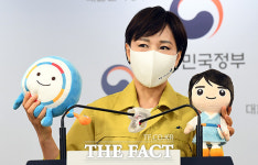 전현희, 권익위 마스코트 권익이, 청백이를 소개합니다~ [포토]