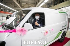 군산형 일자리 제1호 전기차 다니고 밴 출시