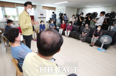 '서울시 방역 대응 논란'에 현장 점검 나선 오세훈 시장 [TF사진관]