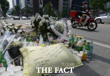 위로의 술 한잔…선릉역 오토바이 배달원 추모 [TF사진관]