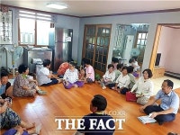 면장이 날마다 자리를 비우는 까닭은?[TF이슈]