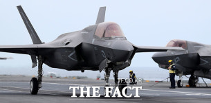 동해 날아오른 수직 이착륙 F-35B 전투기 [TF사진관]