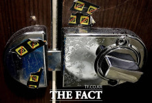 서랍장 구멍 반짝이는 빛, 그게 몰카였다…춘천 모텔 주인 긴급체포