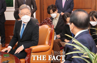 이재명, 공식 선대위 출범 앞두고 '박병석 국회의장 예방' [TF사진관]
