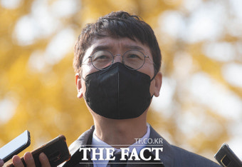 공수처 출석한 김웅, 