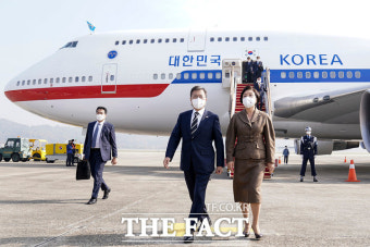 '유럽 순방' 마친 文대통령, 복귀 첫날 '요소수 사태' 대책 주문