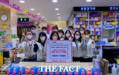남원백제약국 직원들 1년 모은 저금통 기부...총 421만원