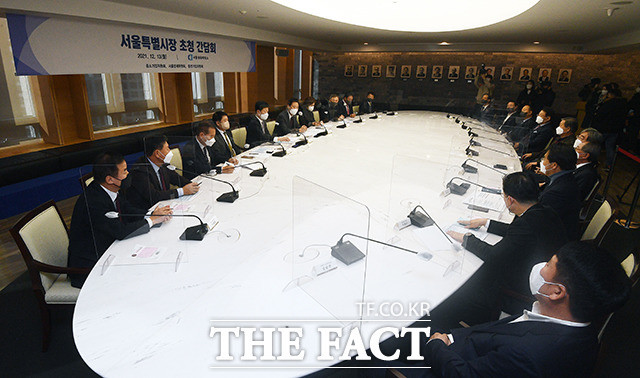 오세훈, KOGA 선언으로 경제 촉진! 성장담론 책 출간 예정, 규제개혁으로 대한민국 경제 살리기 계획 중 (98자)