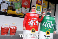 콜라는 브랜드로!…노브랜드 버거 매장에 등장한 CEO 콜라맨 [TF사진관]