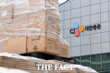 CJ대한통운 총파업 돌입…쌓여가는 택배, 분주한 직원들 [TF사진관]