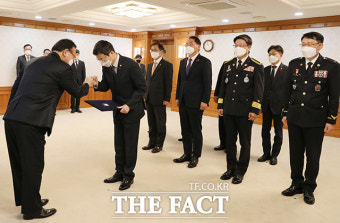 차관급 임명장 수여하는 김부겸 국무총리 [TF사진관]