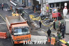 붕괴 위험 고양 마두동 건물, 이용 전면 중단...보강 공사 착수 [TF사진관]