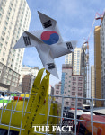 광주국성크레인 | 광주 붕괴사고 7일차, 상층부 수색 위해 세워진 대형 크레인 [TF사진관]