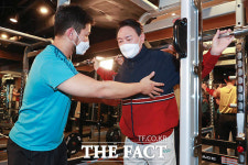 실내 체육시설 간담회 찾은 윤석열, 방역지침 맹비판 [TF사진관]
