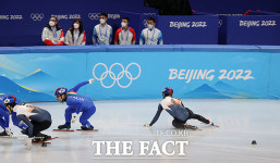 쇼트트랙 개인전 순항…첫 메달 기대했던 혼성 계주는 '충격의 탈락' [TF사진관]