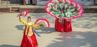 신분은 프리랜서, 부담은 정규직…어느 민속무용수의 속앓이