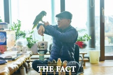 코로나에 외국 생활 접고 ‘앵무새 아빠’로 귀농한 김재수씨 화제
